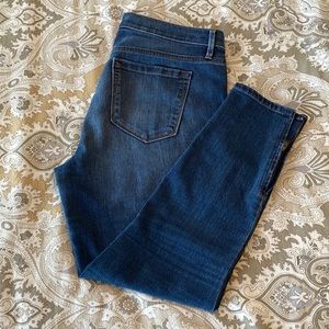 LOFT crop jeans with ankle zipper detail. Size 8.